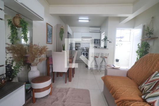 sala de casa de condomínio à venda com 2 quartos, 72m² em São José, Novo Hamburgo