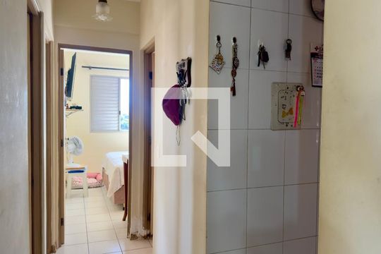 Corredor de apartamento para alugar com 3 quartos, 70m² em Jardim Santa Edwirges, Guarulhos