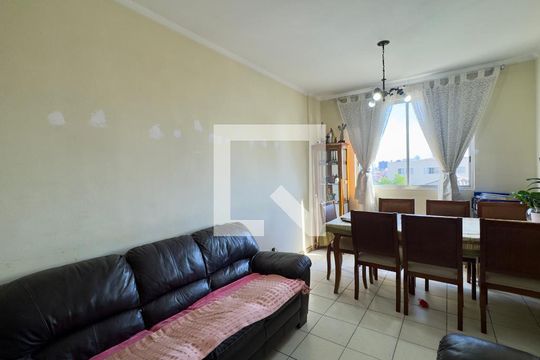 Sala de apartamento para alugar com 3 quartos, 70m² em Jardim Santa Edwirges, Guarulhos