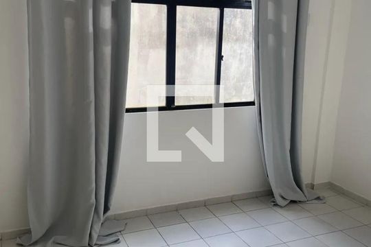 Quarto de apartamento para alugar com 2 quartos, 96m² em Itapuã, Salvador