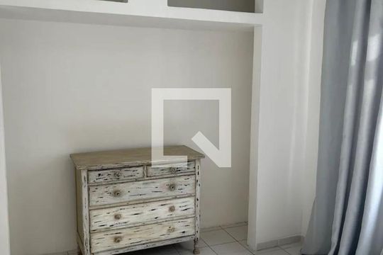Quarto de apartamento para alugar com 2 quartos, 96m² em Itapuã, Salvador
