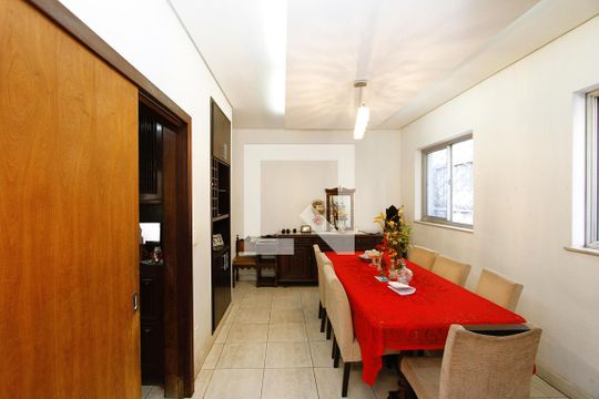 Casa à venda com 4 quartos, 300m² em Carlos Prates, Belo Horizonte
