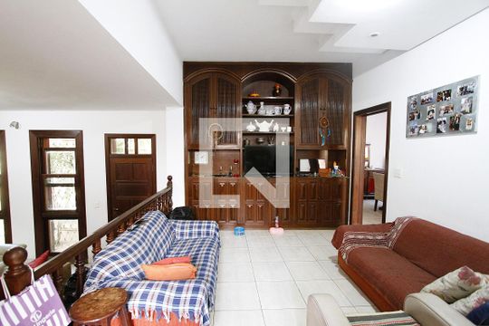 Casa à venda com 4 quartos, 300m² em Carlos Prates, Belo Horizonte