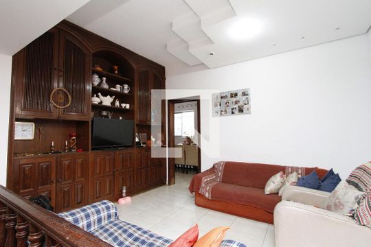 Casa à venda com 4 quartos, 300m² em Carlos Prates, Belo Horizonte