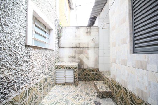 lavanderia de casa à venda com 2 quartos, 123m² em Jardim Bom Tempo, Taboão da Serra