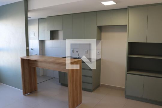 Sala/cozinha de apartamento à venda com 2 quartos, 68m² em Serrinha, Goiânia