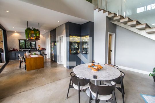 Sala  de casa de condomínio à venda com 5 quartos, 441m² em Cidade Tamboré, Santana de Parnaíba