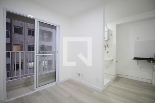 Sala/Cozinha de apartamento para alugar com 2 quartos, 38m² em Jardim Piracuama, São Paulo