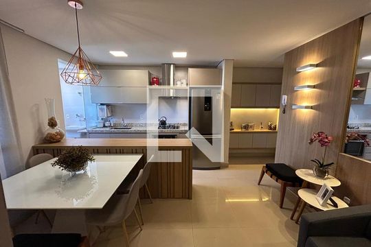 Sala de apartamento para alugar com 2 quartos, 63m² em Santa Mônica, Uberlândia