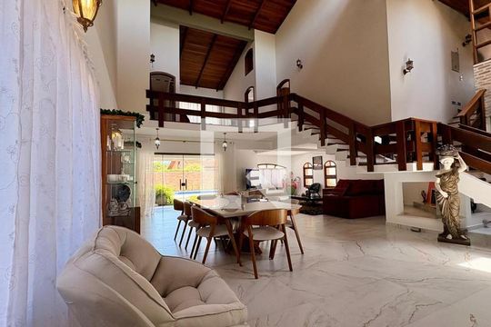 Casa à venda com 4 quartos, 460m² em Residencial das Estrelas, Barueri