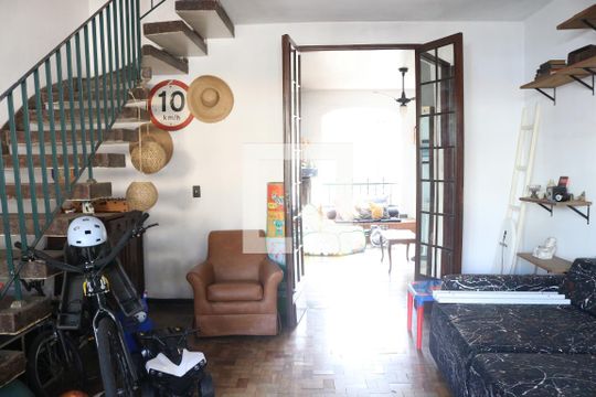 Casa à venda com 2 quartos, 250m² em Vila Ipojuca, São Paulo