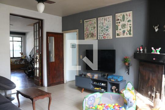 Sala de casa à venda com 2 quartos, 250m² em Vila Ipojuca, São Paulo
