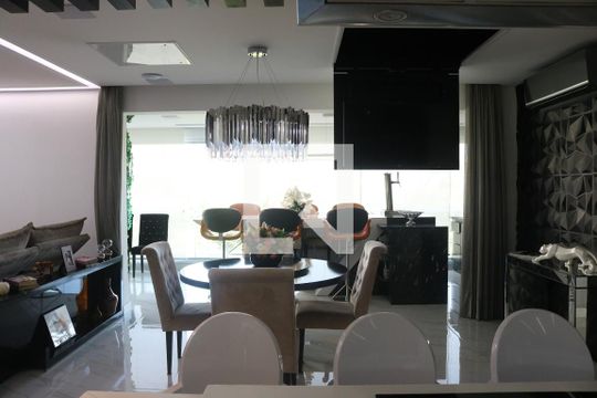 Apartamento à venda com 2 quartos, 134m² em Vila Anastácio, São Paulo