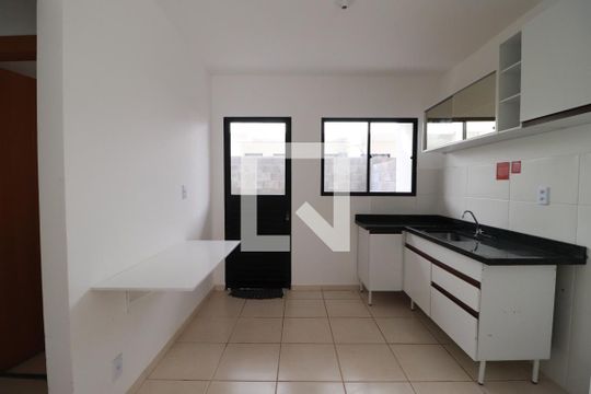 Cozinha  de casa para alugar com 2 quartos, 65m² em Parque Residencial Candido Portinari, Ribeirão Preto