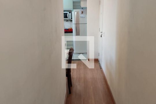 Corredor de apartamento à venda com 2 quartos, 45m² em Parque Guarapiranga, São Paulo