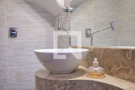 Lavabo de casa de condomínio para alugar com 4 quartos, 394m² em Jardim Ampliacao, São Paulo