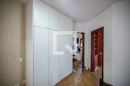 Corredor de casa de condomínio para alugar com 4 quartos, 394m² em Jardim Ampliacao, São Paulo