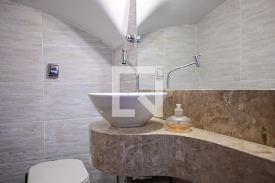 Lavabo de casa de condomínio para alugar com 4 quartos, 394m² em Jardim Ampliacao, São Paulo