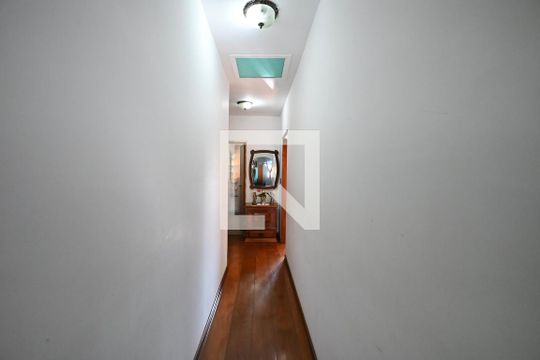 Corredor de casa para alugar com 3 quartos, 280m² em Parque Assuncao, Taboão da Serra