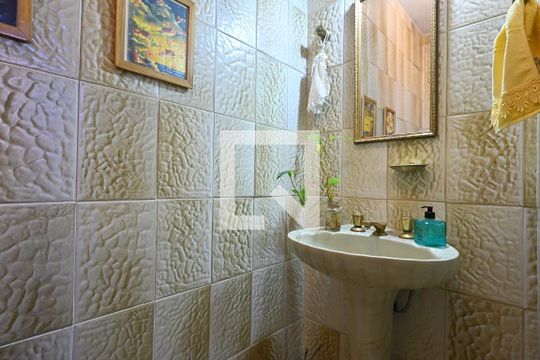 Lavabo 1 de casa para alugar com 3 quartos, 280m² em Parque Assuncao, Taboão da Serra