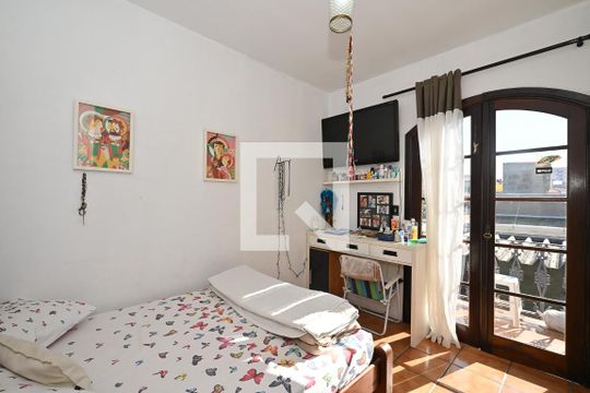 Quarto 1 de casa para alugar com 3 quartos, 280m² em Parque Assuncao, Taboão da Serra