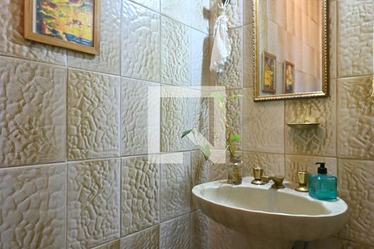 Lavabo 1 de casa para alugar com 3 quartos, 280m² em Parque Assuncao, Taboão da Serra