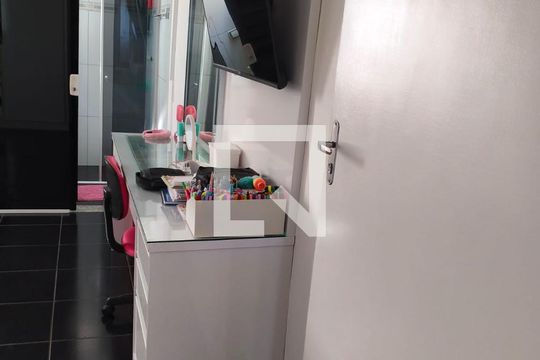 Quarto 2 de casa à venda com 2 quartos, 150m² em Jardim Caguassu, São Paulo