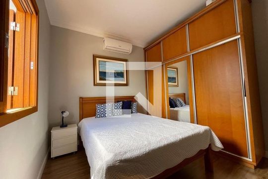 Quarto de casa para alugar com 3 quartos, 197m² em Itaguaçu, Florianópolis