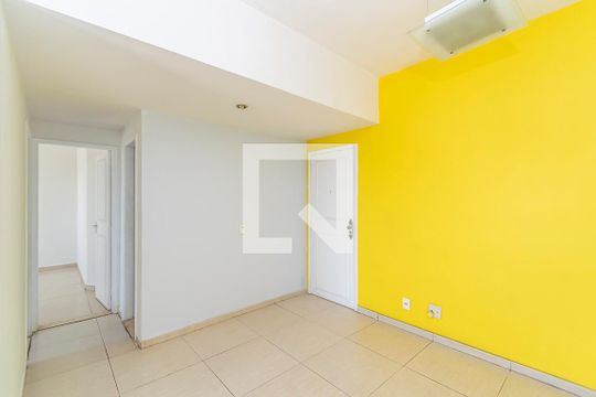 Sala de apartamento à venda com 3 quartos, 80m² em Cordovil, Rio de Janeiro