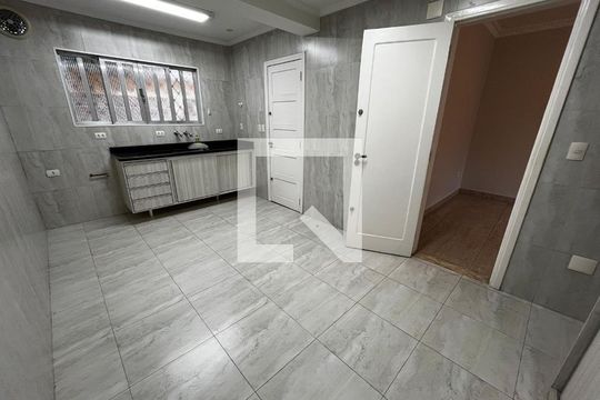 Casa para alugar com 3 quartos, 236m² em Embaré, Santos