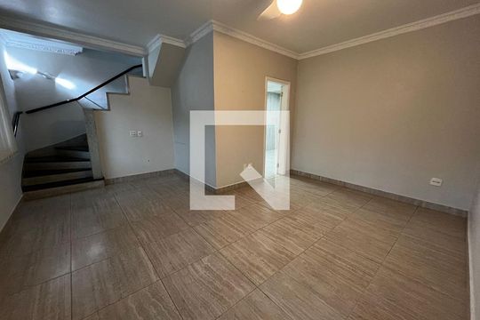Casa para alugar com 3 quartos, 236m² em Embaré, Santos