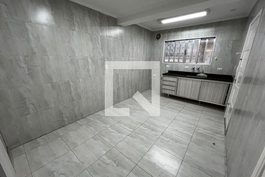 Casa para alugar com 3 quartos, 236m² em Embaré, Santos
