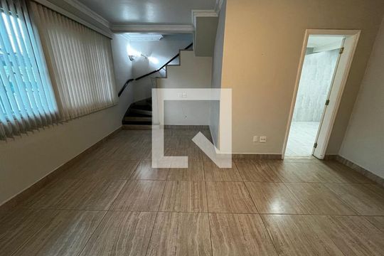 Casa para alugar com 3 quartos, 236m² em Embaré, Santos