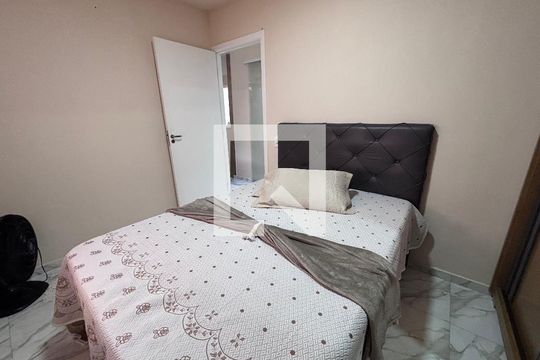 Quarto 1 de apartamento para alugar com 2 quartos, 43m² em Vargem Pequena, Rio de Janeiro