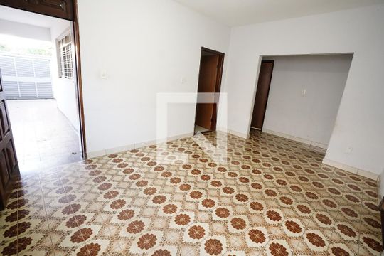 Casa à venda com 3 quartos, 160m² em Coimbra, Goiânia