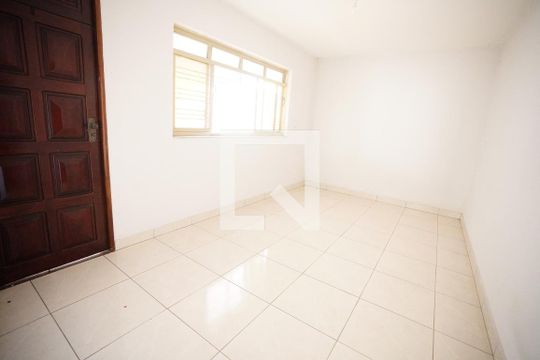 Casa à venda com 3 quartos, 160m² em Coimbra, Goiânia