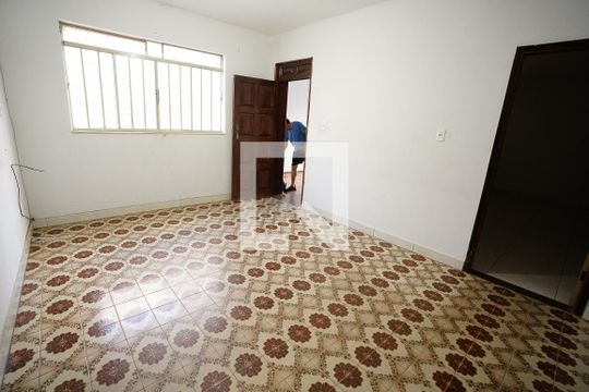 Casa à venda com 3 quartos, 160m² em Coimbra, Goiânia