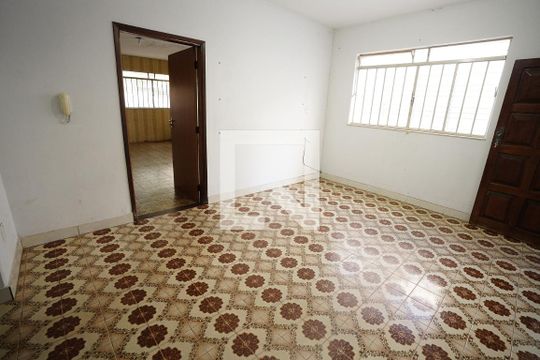 Casa à venda com 3 quartos, 160m² em Coimbra, Goiânia