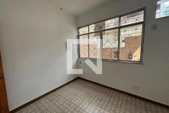 Quarto 1 de casa para alugar com 2 quartos, 90m² em Vila Valqueire, Rio de Janeiro
