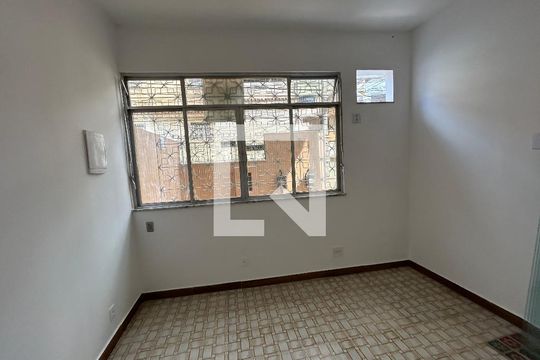 Quarto 1 de casa para alugar com 2 quartos, 90m² em Vila Valqueire, Rio de Janeiro