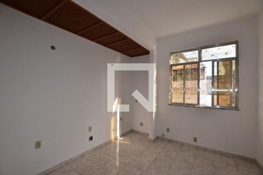 Quarto 2 de casa para alugar com 2 quartos, 90m² em Vila Valqueire, Rio de Janeiro