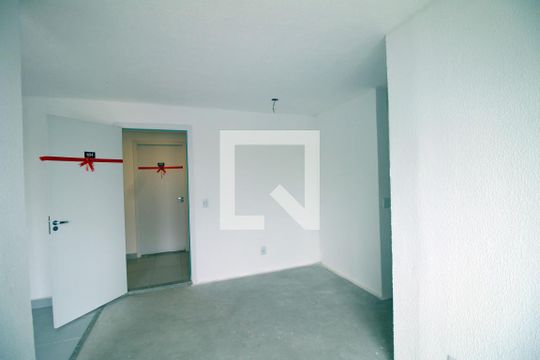 Sala de apartamento para alugar com 2 quartos, 41m² em Vila Kosmos, Rio de Janeiro
