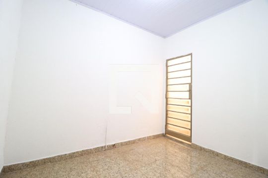 Quarto 2 de casa para alugar com 2 quartos, 60m² em Santa Mônica, Uberlândia