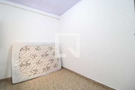 Quarto 1 de casa para alugar com 2 quartos, 60m² em Santa Mônica, Uberlândia