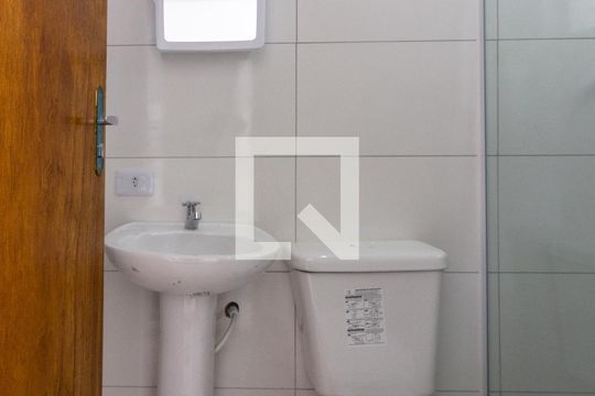 Banheiro de kitnet/studio para alugar com 1 quarto, 28m² em Jardim Paraiso, Guarulhos