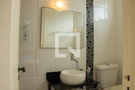 Banheiro da Suíte de apartamento para alugar com 3 quartos, 140m² em Centro, Cabo Frio