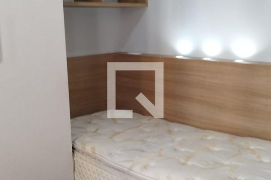 Quarto de apartamento para alugar com 3 quartos, 73m² em Nucleo Residencial Celia Mota, Barueri