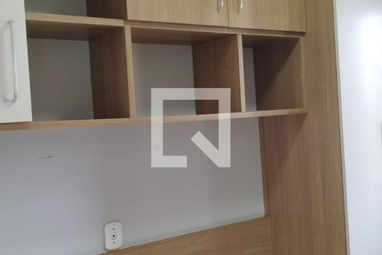 Quarto de apartamento para alugar com 3 quartos, 73m² em Nucleo Residencial Celia Mota, Barueri