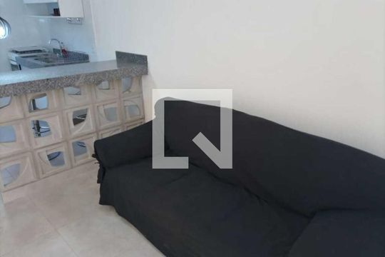 Sala de casa de condomínio para alugar com 2 quartos, 40m² em Jardim Imperial, Aparecida de Goiânia