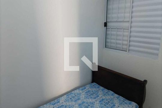 Quarto de casa de condomínio para alugar com 2 quartos, 40m² em Jardim Imperial, Aparecida de Goiânia